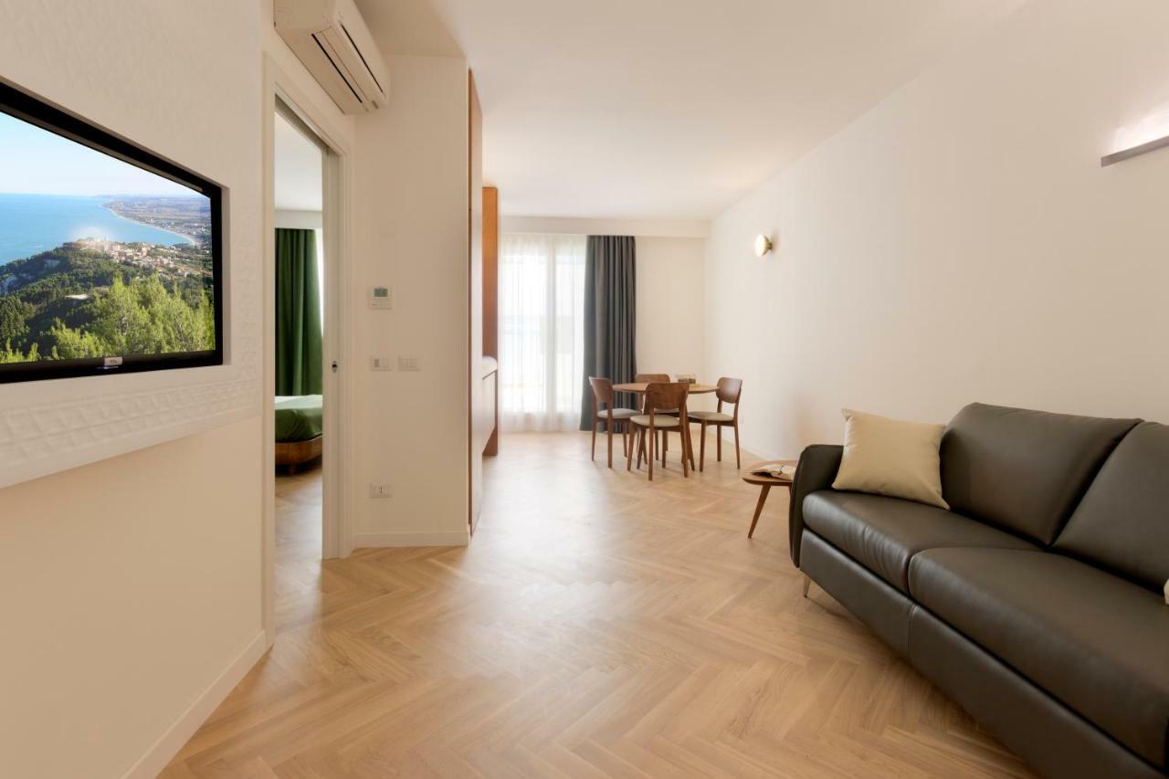 Metropolitan Suites Ancona Bagian luar foto