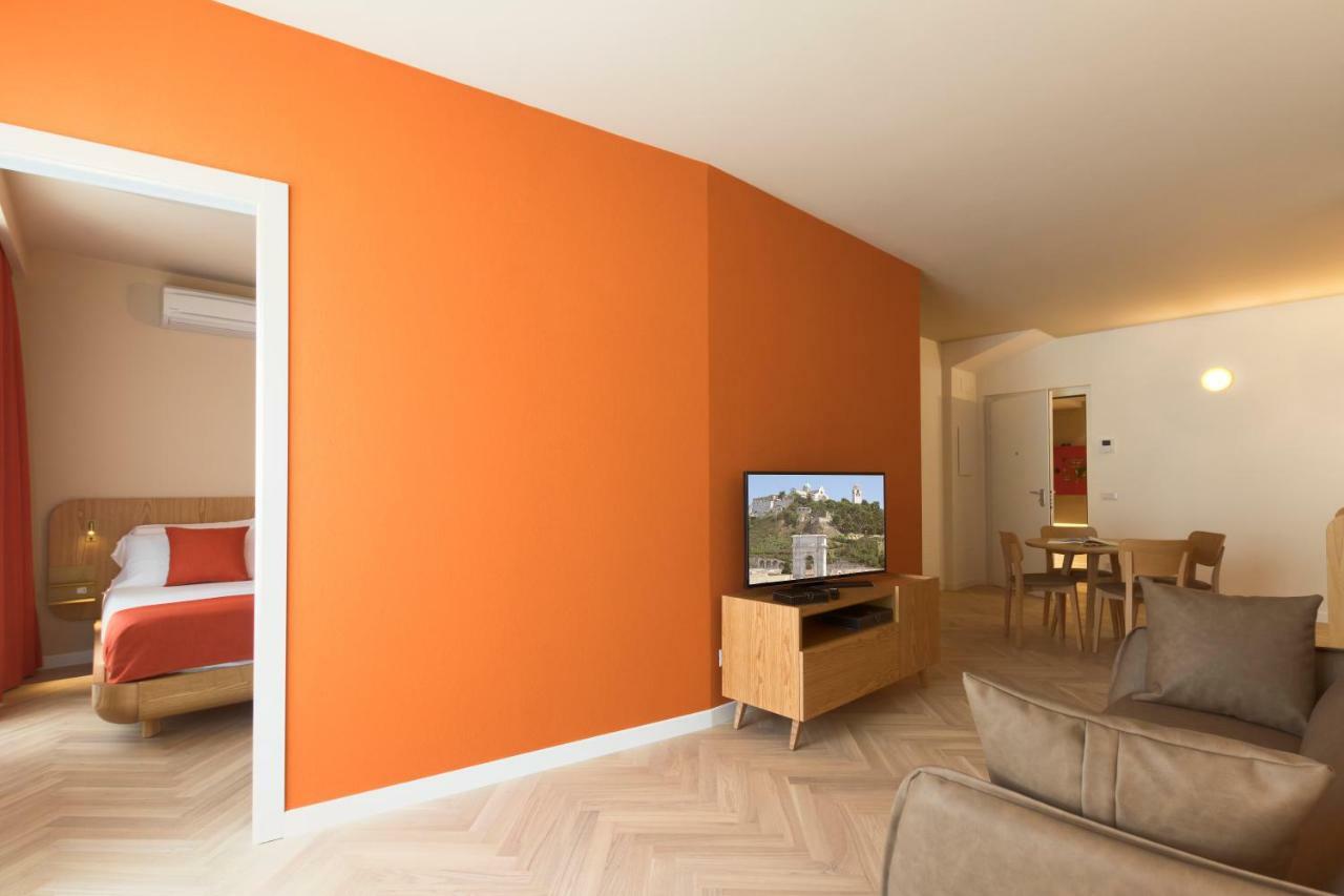 Metropolitan Suites Ancona Bagian luar foto